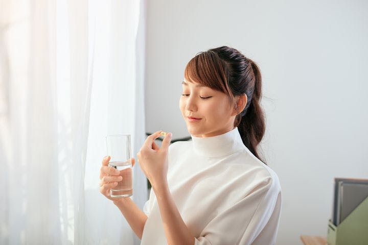 A woman drinking yunzhi mushroom supplement. 