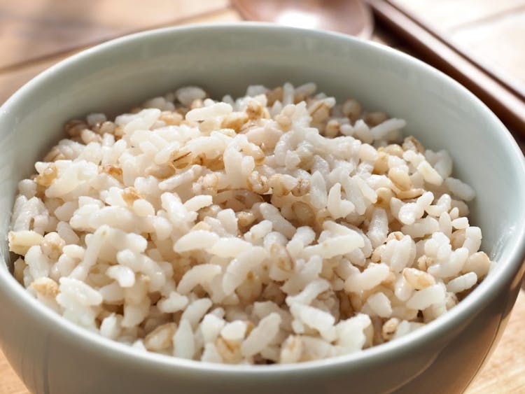 A bowl of white rice and barley 